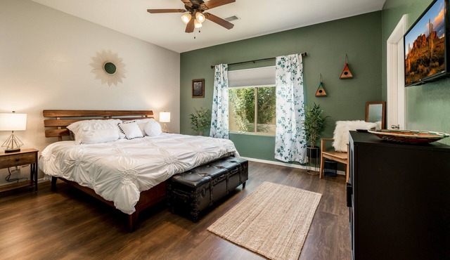 Modern, 3 Bedroom Home Near Superstition Mountain!