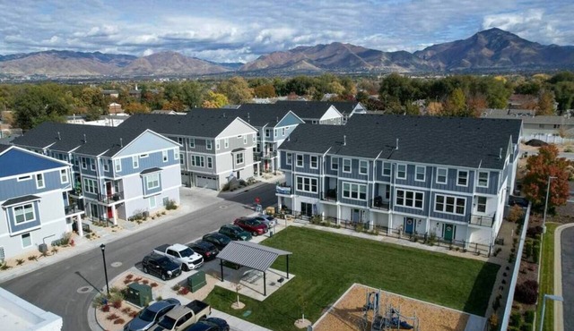 Modern 3BR Retreat | Mtn Views & Garage Parking