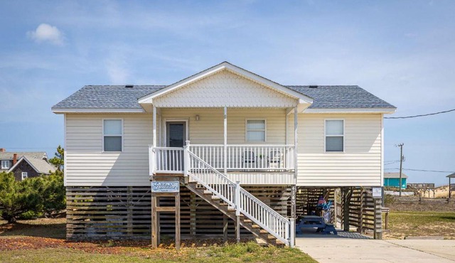 Modern 3rd Row Cottage Hot Tub and Pet Friendly in Kitty Hawk