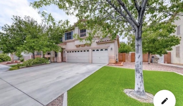 Modern 4BR/2BA House, Cal King Bed, Las Vegas Gem! S Rainbow Blvd & Russell Rd.