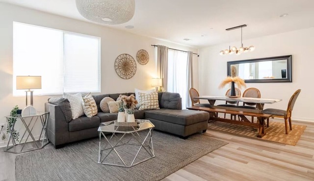 Modern 4BR-3BA Home Family Friendly in Lancaster
