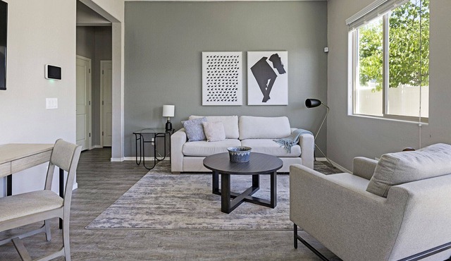 Modern Apartment in Prime Location (ID7657X12)