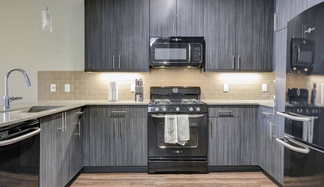 Modern Apartment in Prime Location (ID6644)