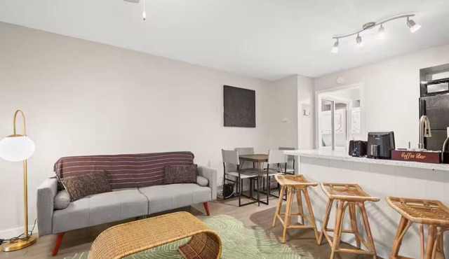 Modern & Central~XLstudio~5 min to Domain~F1 ready in Austin