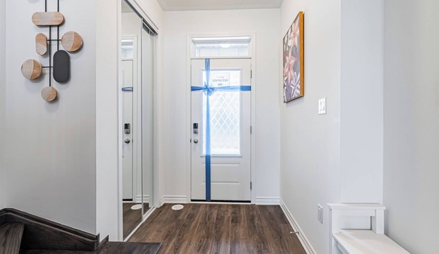 Modern Comfort Escape-Steps from Go Station in Brampton