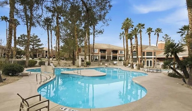 Modern Condo w separate office, two pools & gym