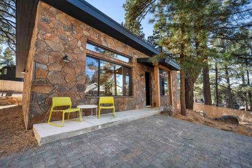 Modern Flagstaff Wood Cabin Home Forest Views in Mountainaire