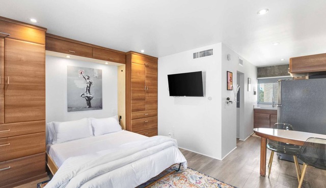 Modern Loft-Style Studio by DTPH – Poolside Access in Phoenix