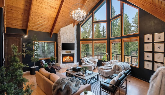 Modern Luxury Cabin Hot Tub Bunk Room Stunning Outdoor Living