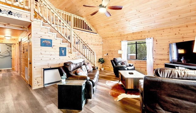 Modern & Private Cabin Retreat Near Sitgreaves National Forest! in Overgaard