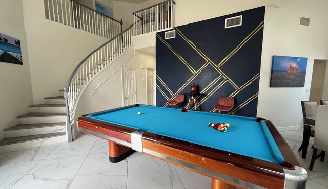 Modern Stay 4-bedroom Home Sleeps 8