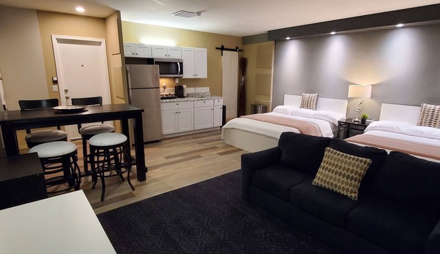 Modern Studio/2 min from Phoenix Raceway & 12 min from State Farm Stadium!*