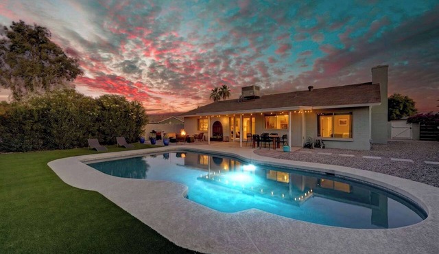 Moon Valley Golf | Heated Pool, Sleeps 8, Firepit
