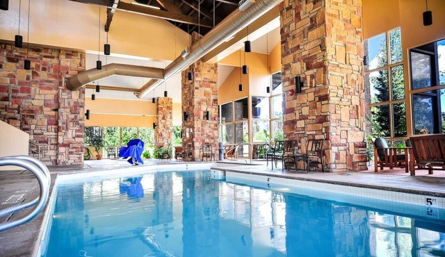 ✦Mountain Retreat✦Hot Tub✦Skiing and Snowboarding✦