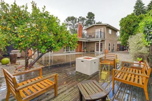 Mtn-View LA Stay | Family Ready + Prime Location
