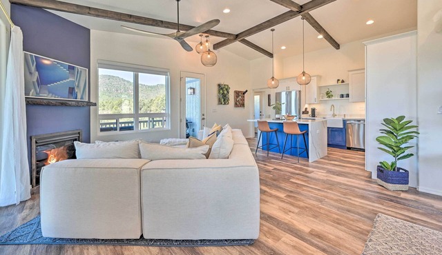 Mtn Views & Gas Fire Pit: Luxe Pine Escape! in Pine