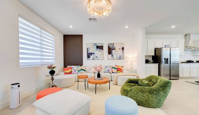 Near Strip Beautiful 6BR8 Beds New Furniture