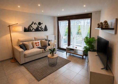 New Appart Cocon chic 2 ou 4 pers Lac et Montagne in Challes-les-Eaux