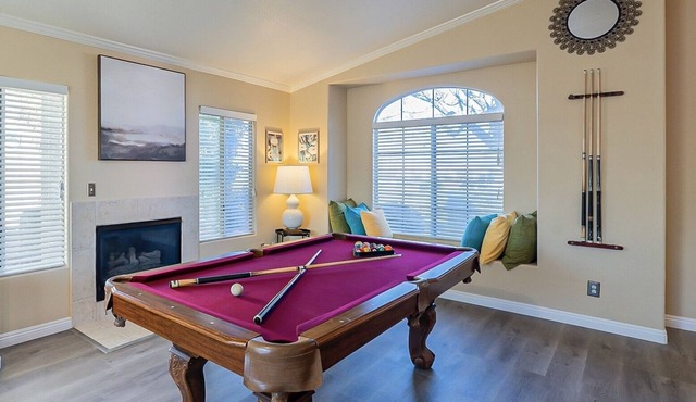 New! Cozy Modern Pool Home, Close to Downtown and The Strip