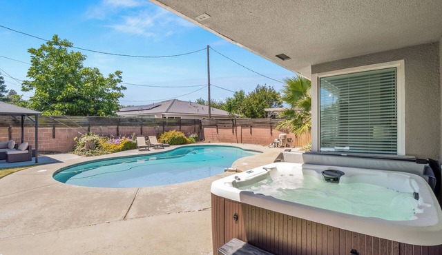 New Hot Tub! Pool, Arcade Games, BBQ, Fire Pit! 5 Bed:3 Bath