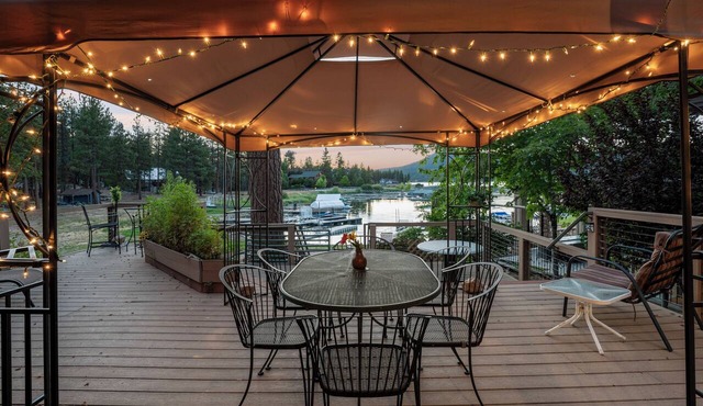 NEW Lakefront (Location, about the cabin, game room, and more!)