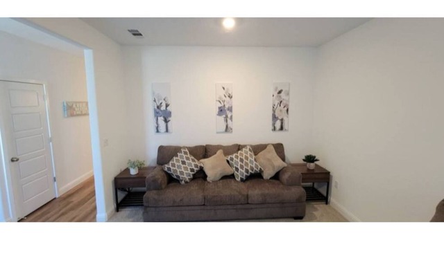 New Luxurious Home Excellent Neighborhood
