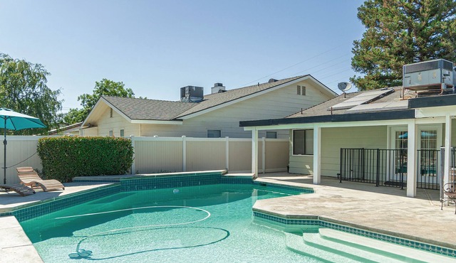 New! Luxury Getaway Villa, 4BD/3Bath w/ Pool!