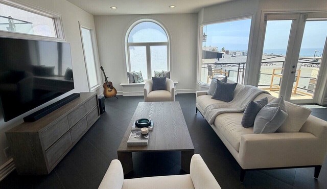 NEW! Manhattan Beach Townhome Steps to the Sand