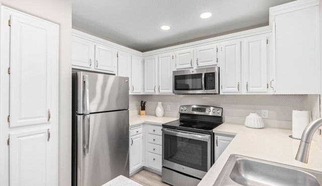 New Spectacular Luxury Condo !