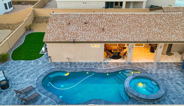 Newer Built Home with Pool, Spa, & Firepit