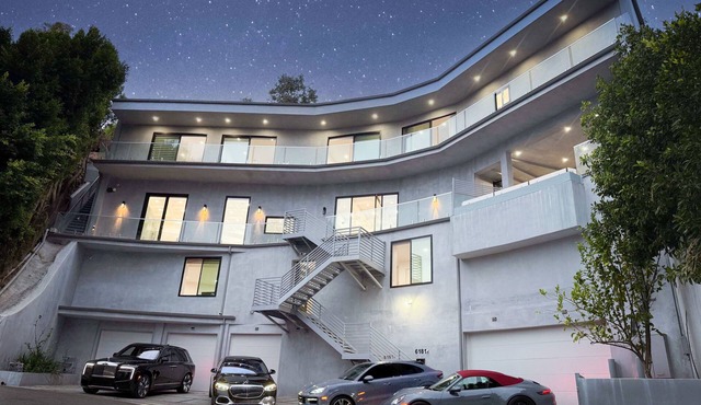 Newly Built Modern 5bd/6ba Estate in Hollywood Hills with 2 pools & City Views!