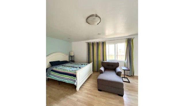 Newly Renovated Cozy Unit