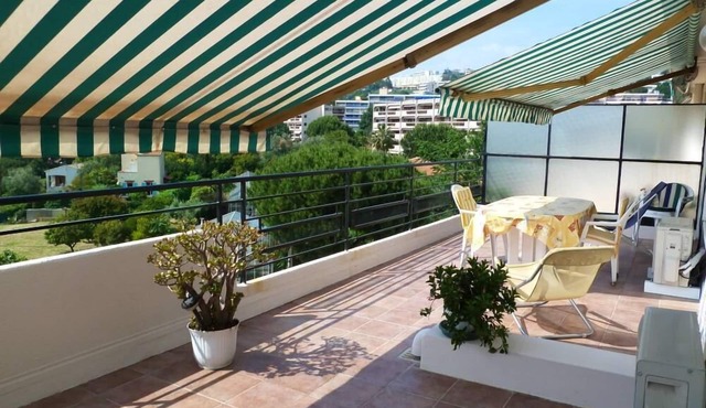 Nice, 2room, panoramic view, top floor, terrace, airconditioned, wifi, parking in Nice