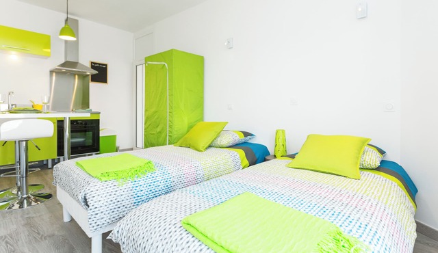 Nice air-conditioned studio of 27 m2 with veranda and balcony in Avignon in Avignon