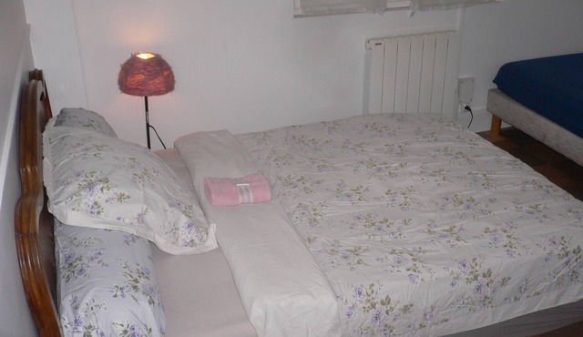 Nice and comfortable room. in Le Mesnil-Esnard