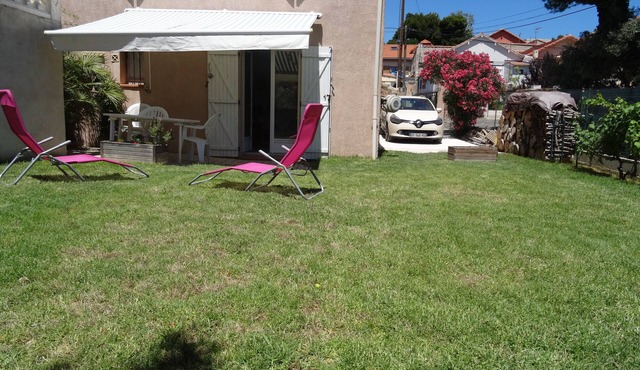 Nice independent studio on the ground floor of a villa in L'estaque Mourepiane. in Marseille