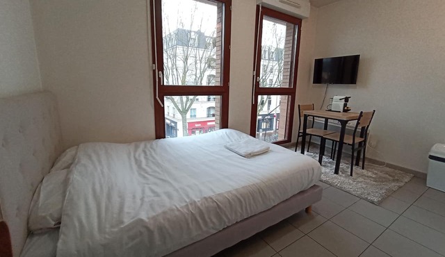 Nice studio, 5 min from Versailles, 20 from Paris in Chaville