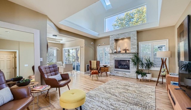 North Boulder 5BR/4BA retreat for 10: yard, AC, BBQ, Wi‑Fi, pet-friendly in Boulder