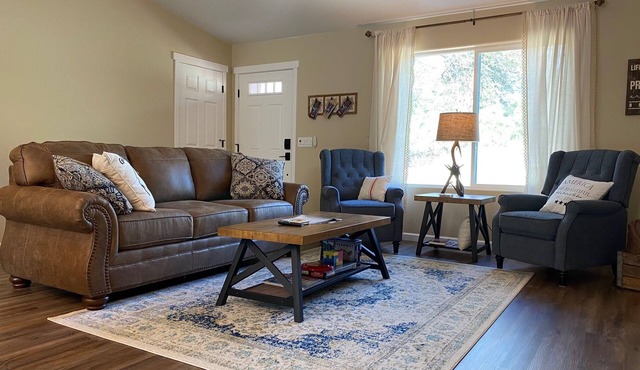 Oak Knoll Cottage - Minutes to Downtown, Ideal for Fishing & Hiking!