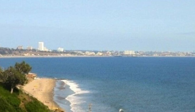 Ocean View 3000 sq ft Villa steps from sandy Beach, close to sights - sleeps 12 in Malibu
