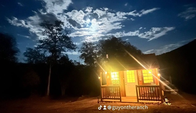 Off-Grid 1-Bed Cabin in Yokuts Valley