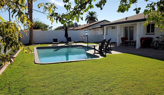 Old Town Scottsdale All around VACATION experience! Heated Pool & Media Room