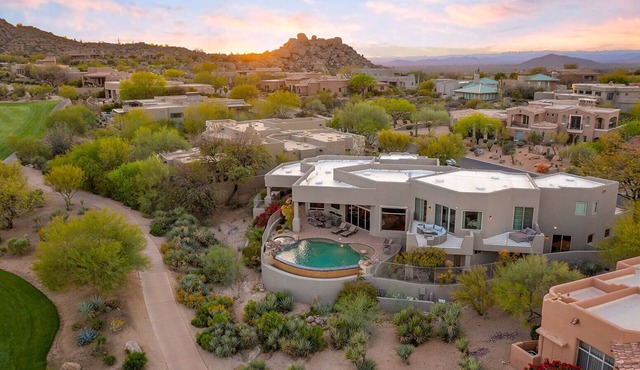 On The Green | Troon Golf Estate | Guest House, Negative Edge Pool, Spa, Patios, Gated