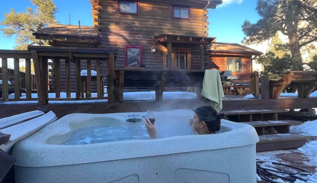 One of a kind, secluded red rock & forest retreat Holiday Special