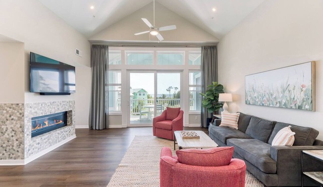 Opal Oasis - Soundfront Condo, Vaulted Ceiling, King En Suites in Kill Devil Hills