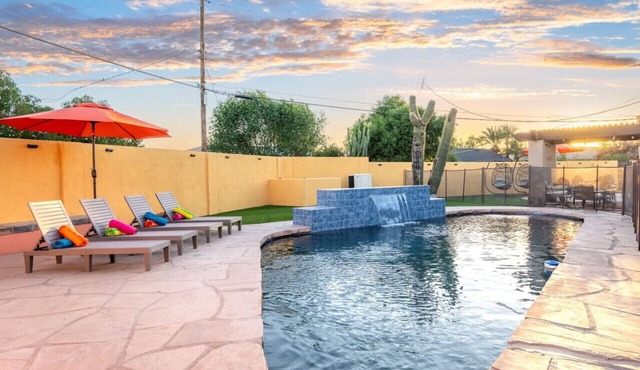 Outdoor Oasis: Mini Golf, Lawn Games, Pool