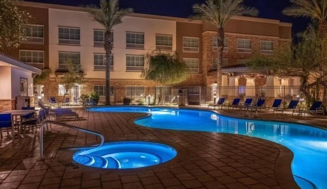 Outdoor Pool, Hot Tub. Free Breakfast Buffet Included!