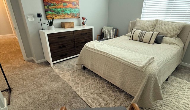 Owner-Occupied Home 2 Fully Furnished Bedrooms Las Vegas 30+ Day Rental Gym Pool