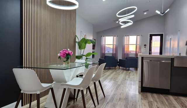 P-Chic Scandinavian Escape, Near Strip & Downtown