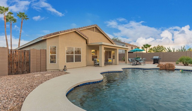 Pack it up Pack it in - San Tan Sparkling pool! 30 Night Min.